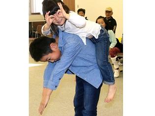 11月10日、金沢市で親子向け漢字ジェスチャー大会が開催