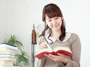 「辞書を読む」ブックフェア開催中！特別対談もYouTubeで配信中。