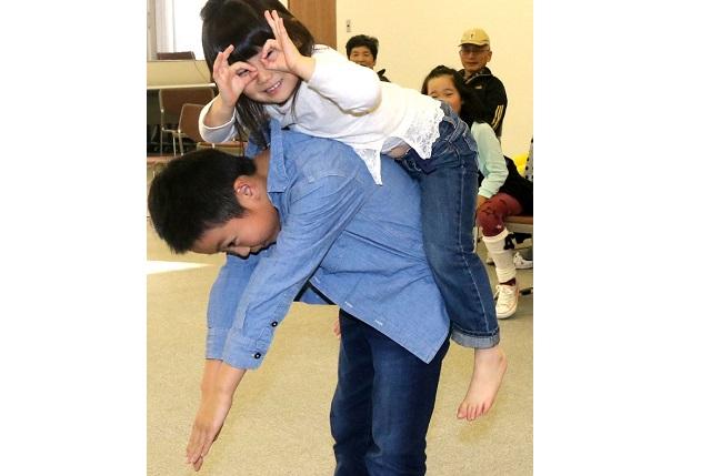 11月10日、金沢市で親子向け漢字ジェスチャー大会が開催