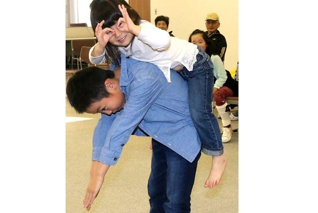 11月10日、金沢市で親子向け漢字ジェスチャー大会が開催