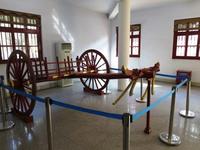 中国の殷墟で発掘された戦車を復元した模型