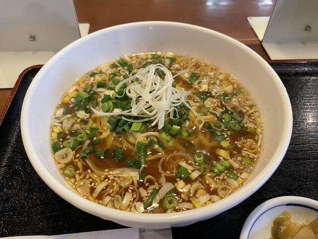 台湾の具のないラーメン「陽春麺」の写真（ネギ多め）